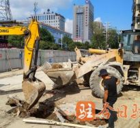 狠操大屁股在线高温下的坚守｜道路建设者用汗水铺就畅通路